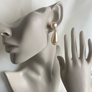 •SOLD ON DEPOP•VTG Chunky Pearl Dangle Earrings